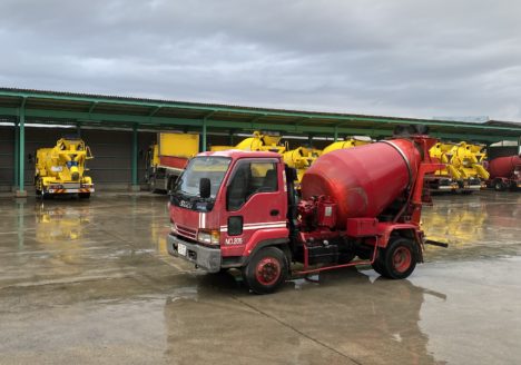雨、雨、雨、なんで雨の日はこんな仕事がないのか、、、。